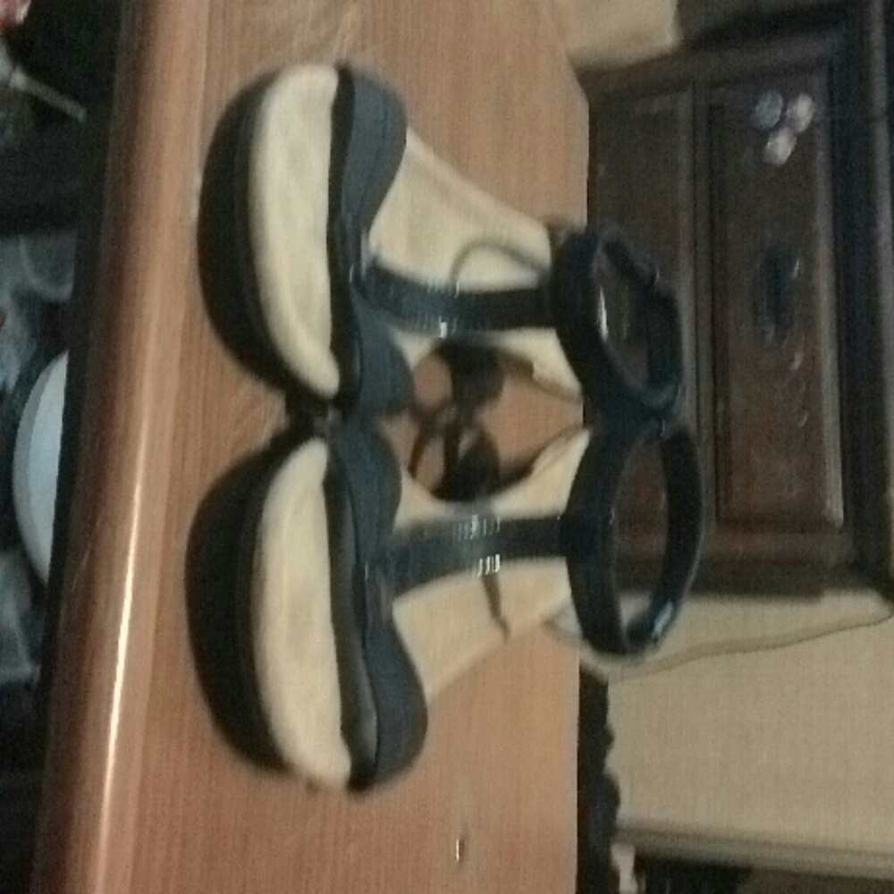 Sandals - Picture 2 of 3